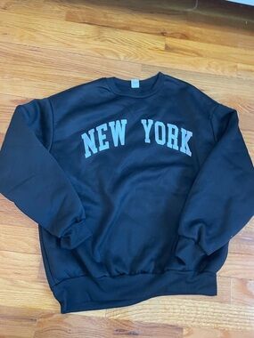 Women’s Black Crewneck Sweatshirt with "NEW YORK" Graphic